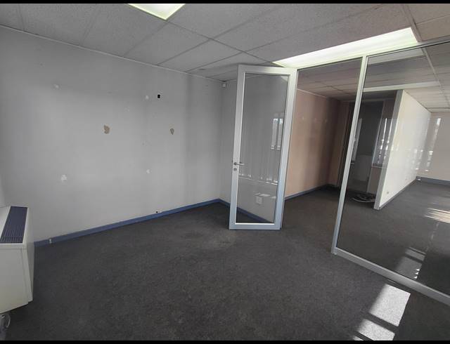 90M² OFFICE TO LET IN BRYANSTON